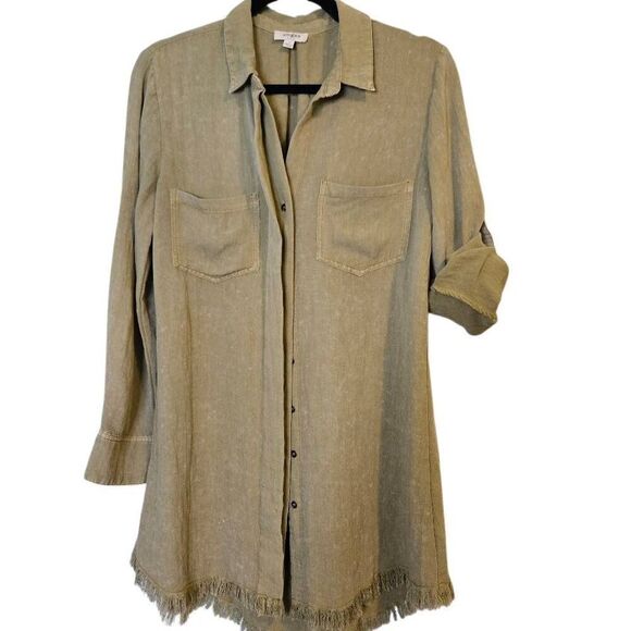 Umgee womens top, green button down.  S. #889 - Picture 3 of 6